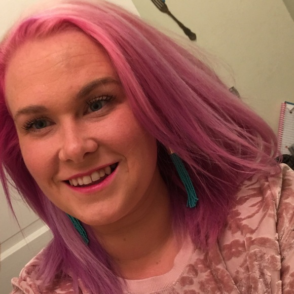 Meet your Posher, Meg - Picture 2 of 3